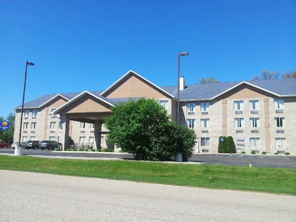 Comfort Inn Whitehall Near Michigan'S Adventure Exterior foto