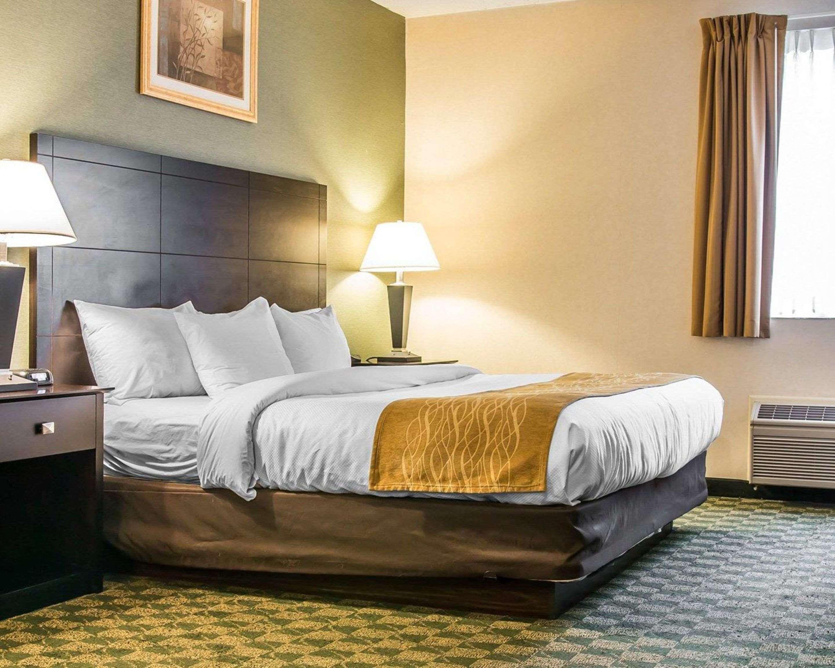 Comfort Inn Whitehall Near Michigan'S Adventure Exterior foto