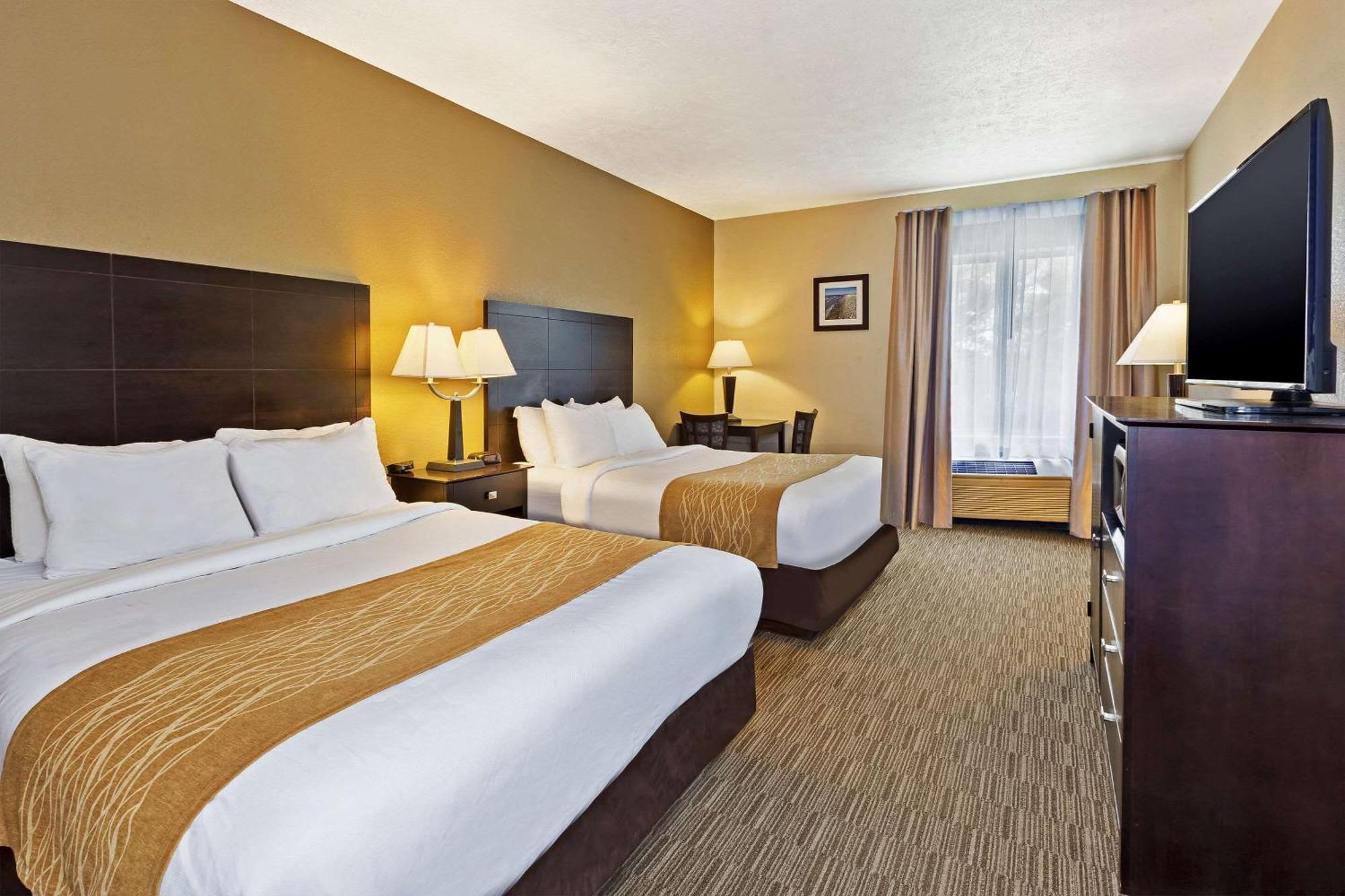 Comfort Inn Whitehall Near Michigan'S Adventure Exterior foto