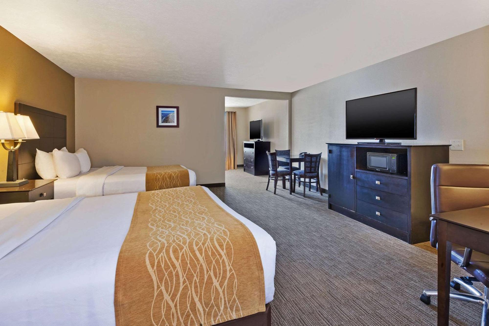 Comfort Inn Whitehall Near Michigan'S Adventure Exterior foto