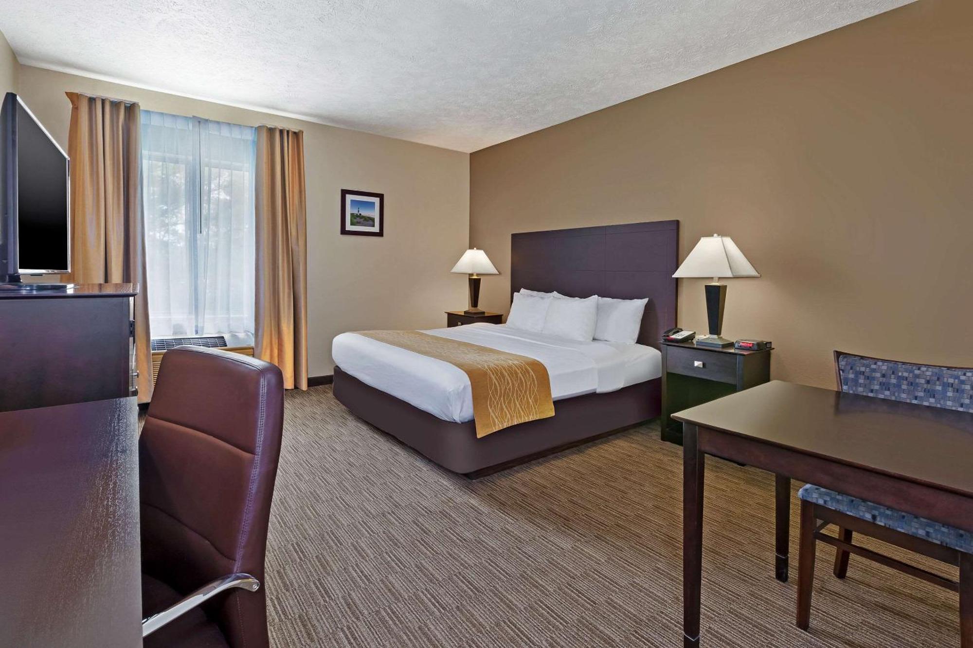 Comfort Inn Whitehall Near Michigan'S Adventure Exterior foto
