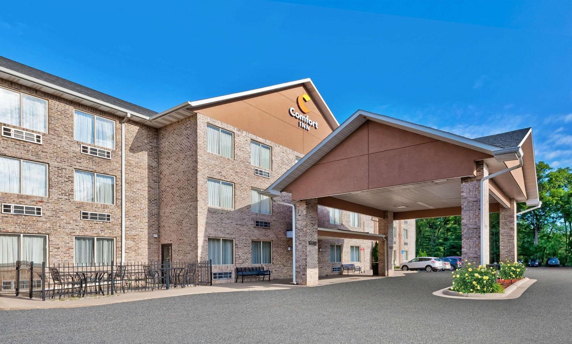 Comfort Inn Whitehall Near Michigan'S Adventure Exterior foto