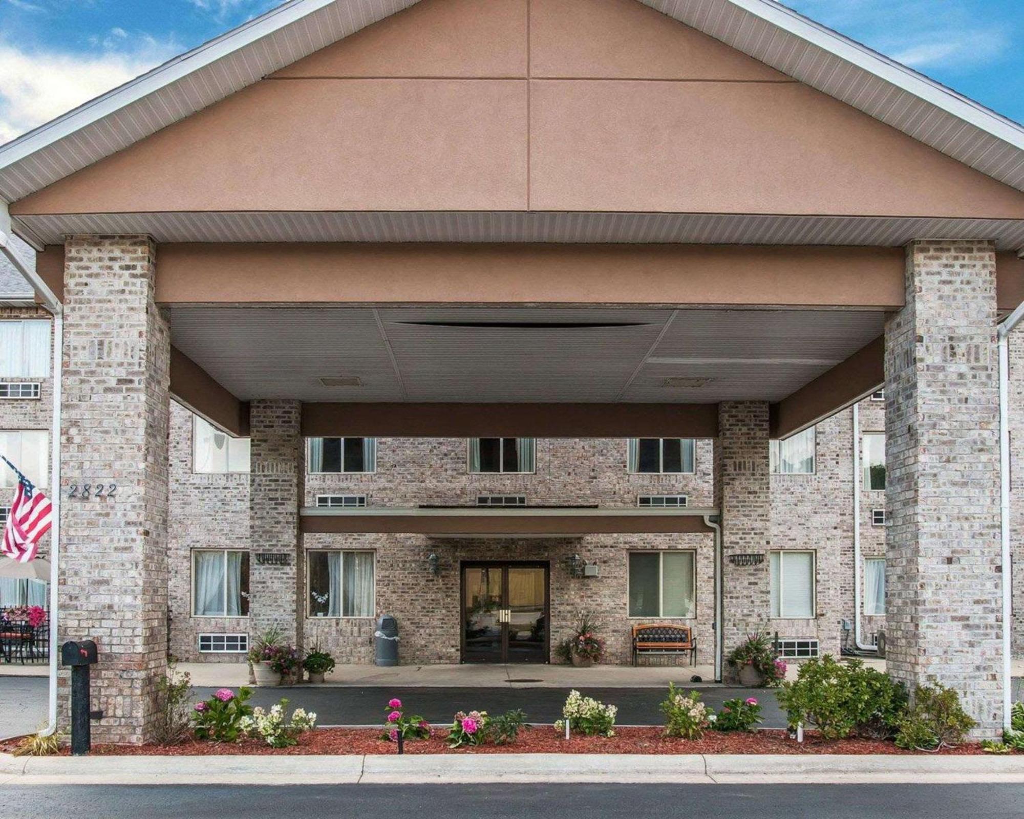 Comfort Inn Whitehall Near Michigan'S Adventure Exterior foto
